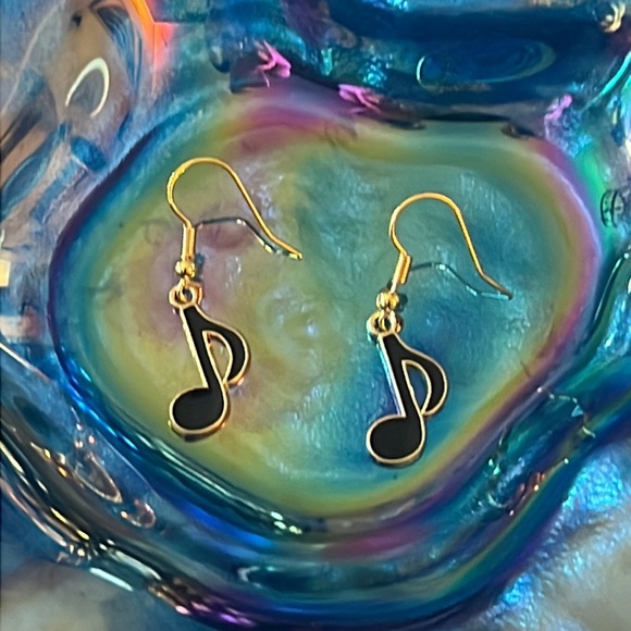 🎵 Musical Note Earrings - Picture 2 of 3